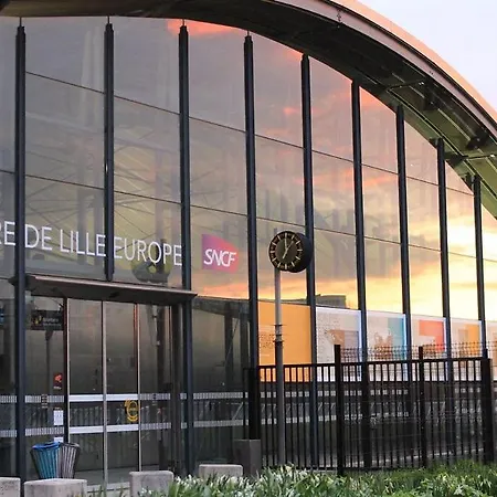 Charming 2ch 4p Parking And Balcony * 拉马德莱娜