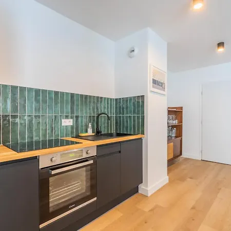 Charming 2ch 4p Parking And Balcony Apartment